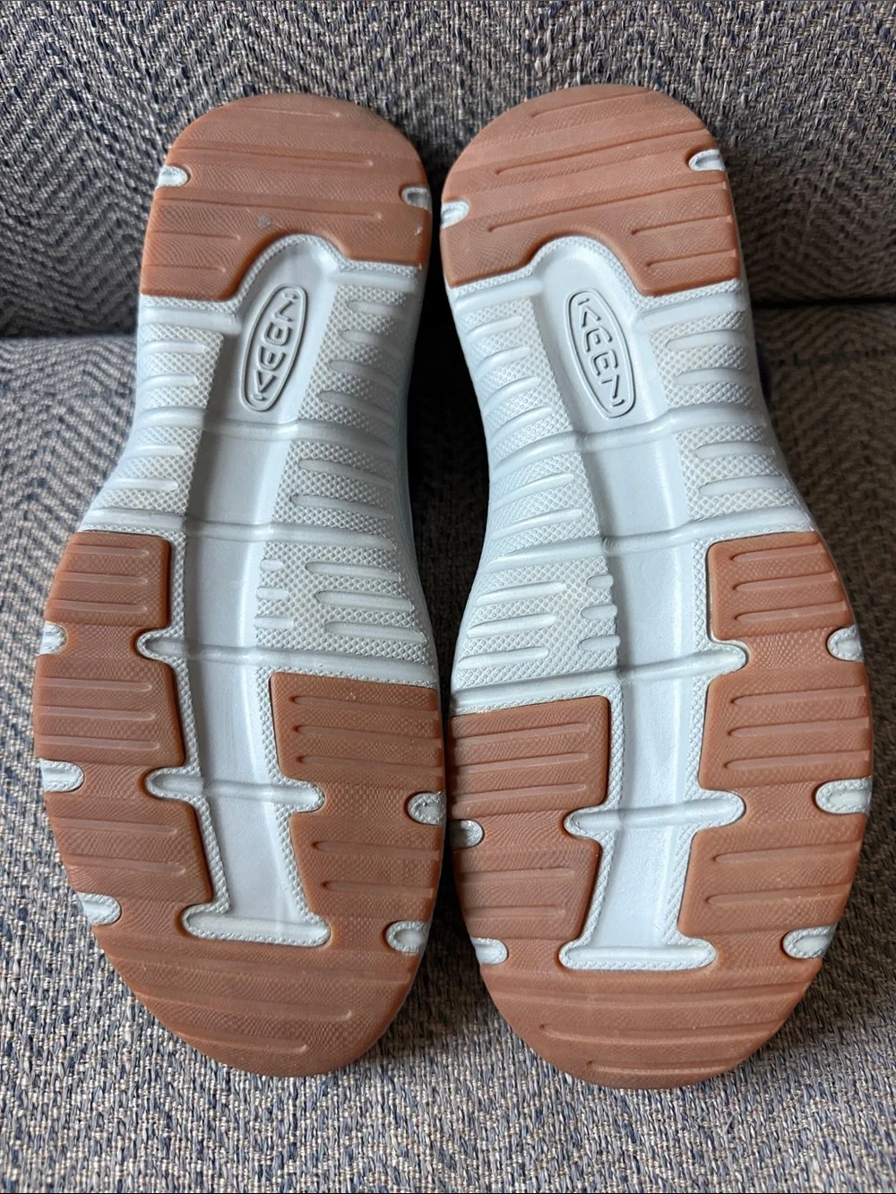 Keen Uneek O2 Youth Sandals Size: 4